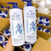 Sữa tắm trắng Hatomugi của Nhật 800ml