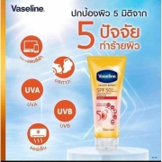Dưỡng trắng body Vaseline 50x vàng Thái Lan 300ml