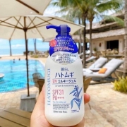 Dưỡng trắng body chống nắng Hatomugi của Nhật 250ml